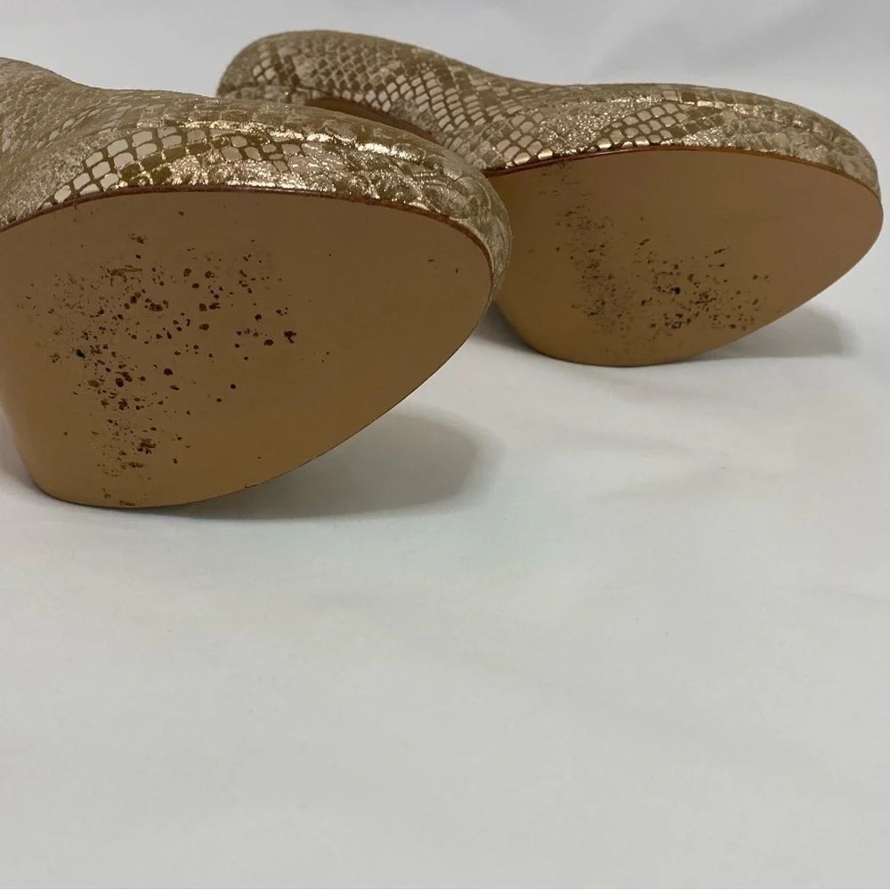JOAN & DAVID gold pumps size 7 1/2